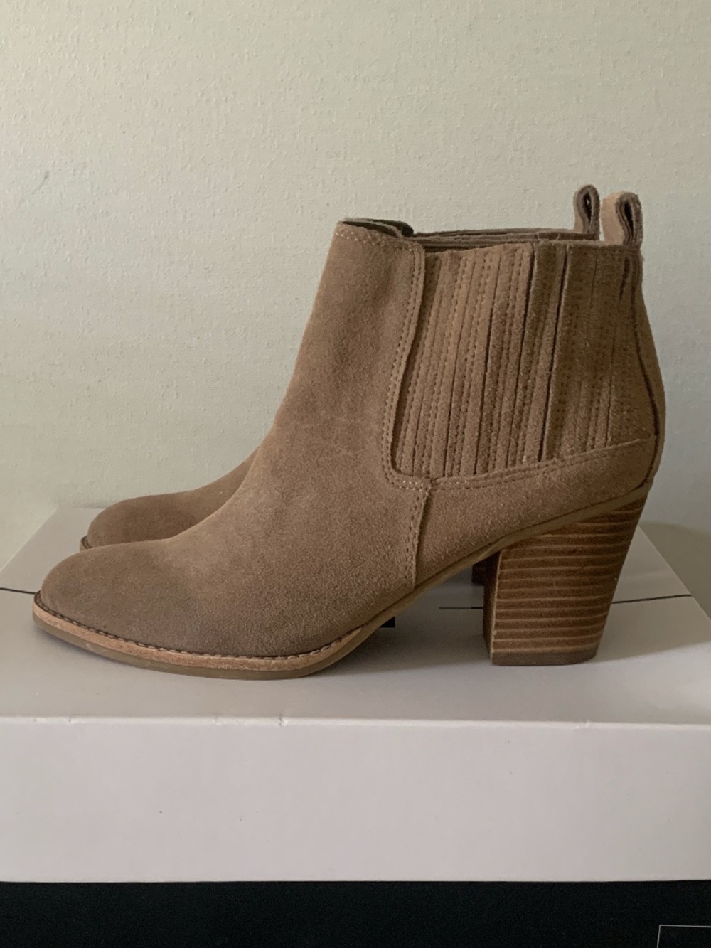 Dolce Vita Jori Suede Bootie 7.5M NIB